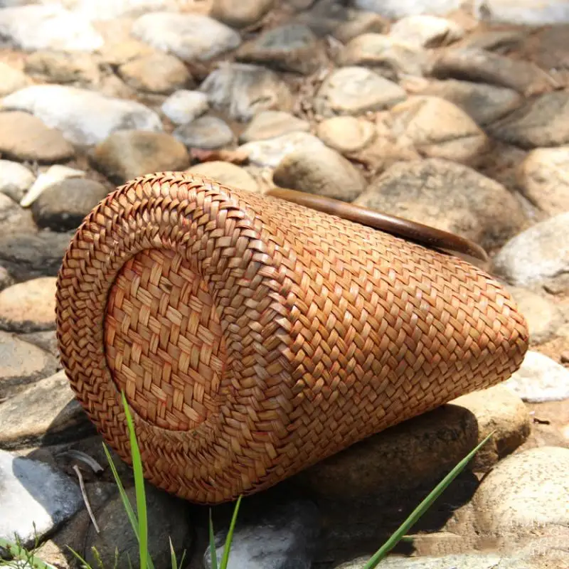 

Vintgae Rattan Straw Woven Women's HandBag Wooden Round Top Handle Women Handbags Summer Beach Straw Bucket Tote Bags For Women