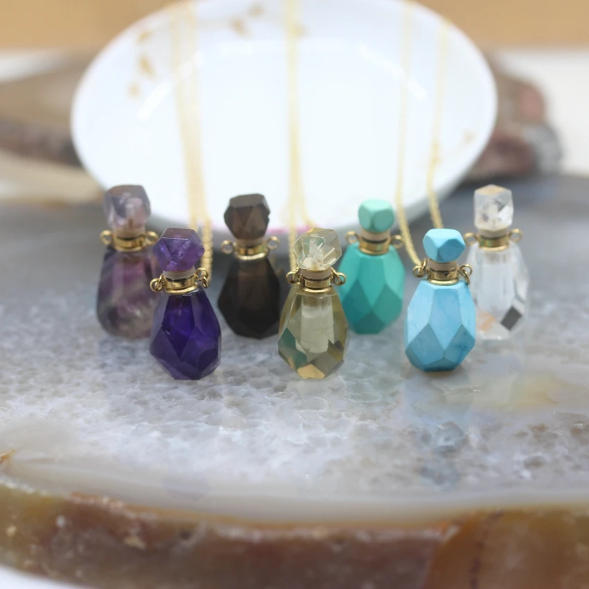 Подвеска в форме флакона духов с натуральным кристаллом бирюзой позолоченные