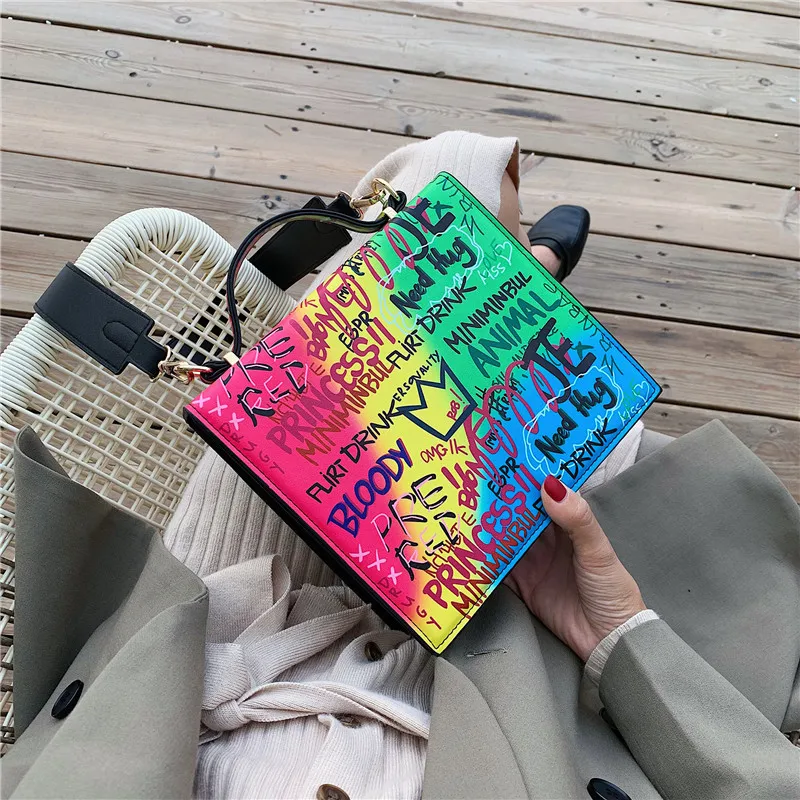 Женская винтажная сумка через плечо маленькая квадратная в стиле граффити