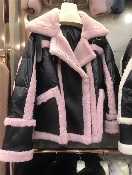 black coat pink fur Новое зимнее женское пальто из натурального меха Серебряная Двусторонняя Меховая куртка из натуральной овечьей кожи байкерская куртка на белом утином пуху - Цвет: black coat pink fur