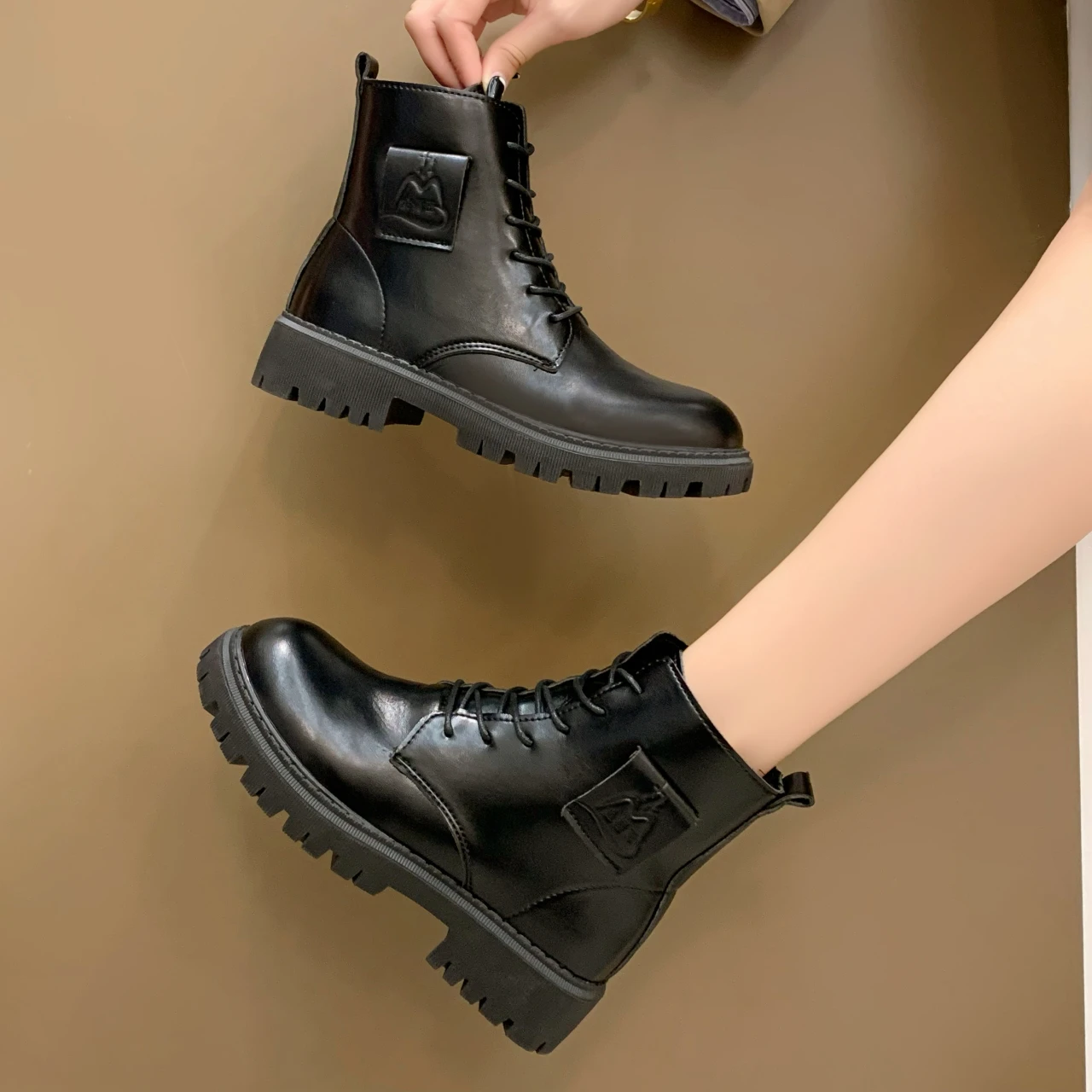 

2021 Fashion Punk Ankle Platform Motorcycle Martin Boots Women Lace Up Chunky Heel Belt Buckle Pocket Designer Shoes Women