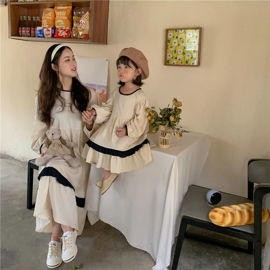 

2022 Korean Style Autumn Family Matching Dresses Long Sleeves Round Collar Dresses Mother Daughter Girls Princess Outfits