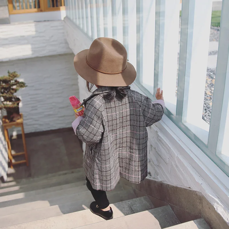 Детская одежда пальто для девочек длинное в клетку топы осенняя 2022 новые модели.