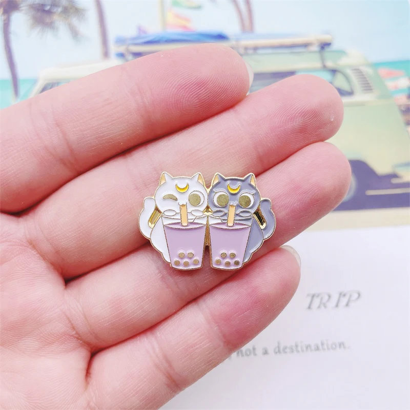 Мультяшные милые эмалевые заколки с животными кошками питьевой молоком чаем