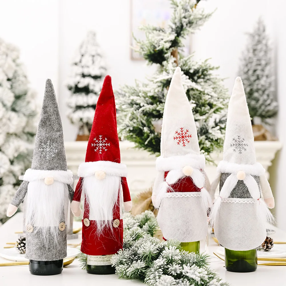 

Чехлы на винные бутылки с надписью "Merry Christmas"