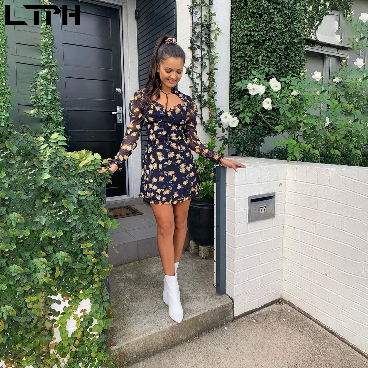 

ins Hot sale 2019 Autumn new women dress vintage sweet print Full sleeve small high collar chest Hollow lacing sexy slim Dresses