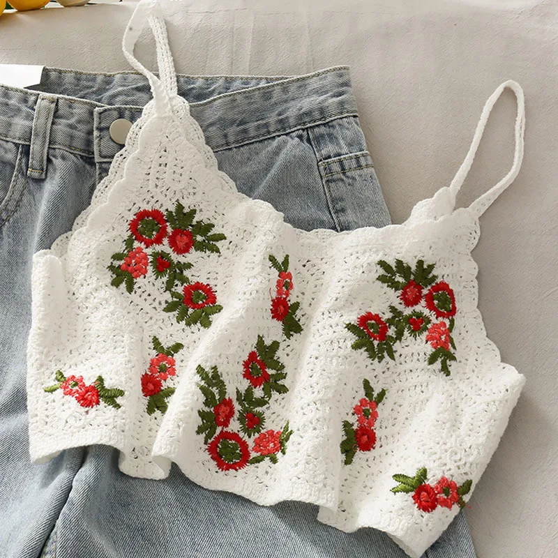Женский укороченный топ без рукавов вязаный крючком с цветочной вышивкой