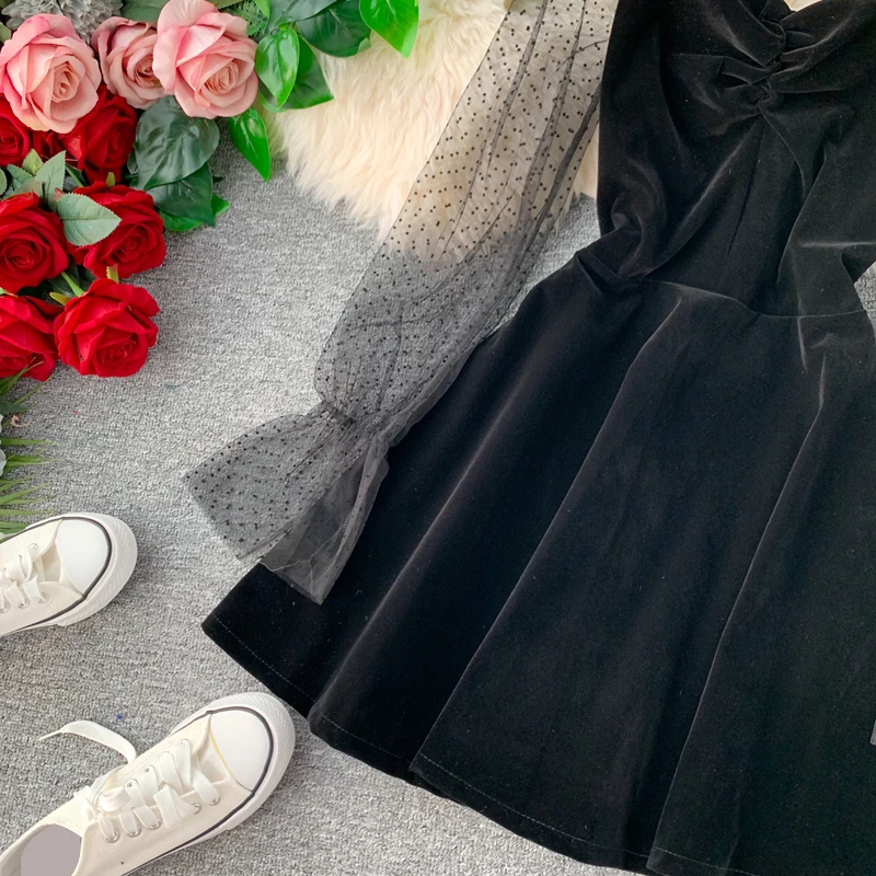 Платье женское ТРАПЕЦИЕВИДНОЕ с квадратным вырезом и рукавом-бабочкой | Женская