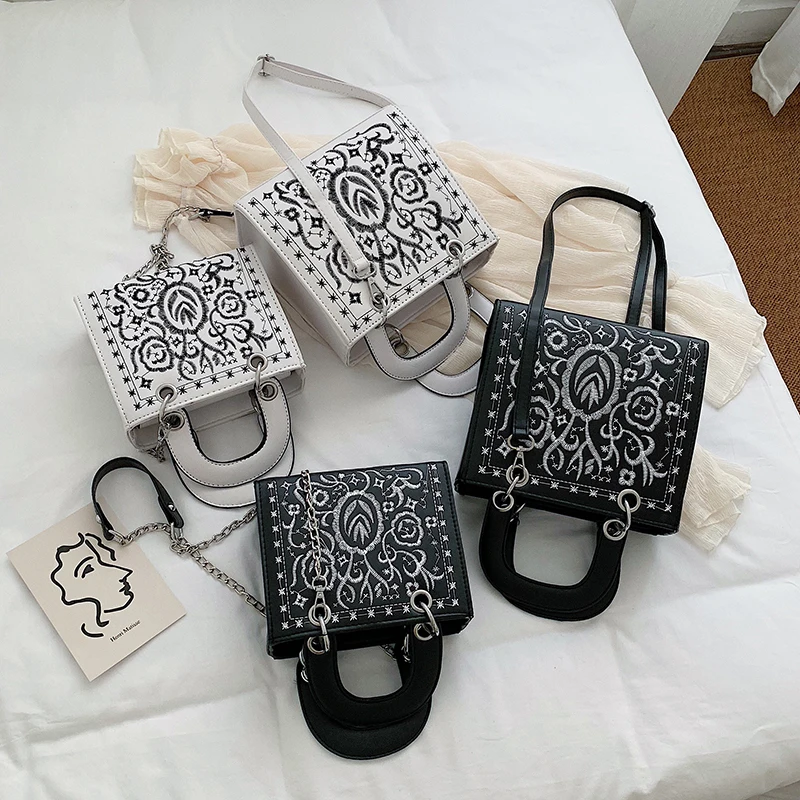 Женская сумка с вышивкой из высококачественной ПУ кожи вместительная на плечо