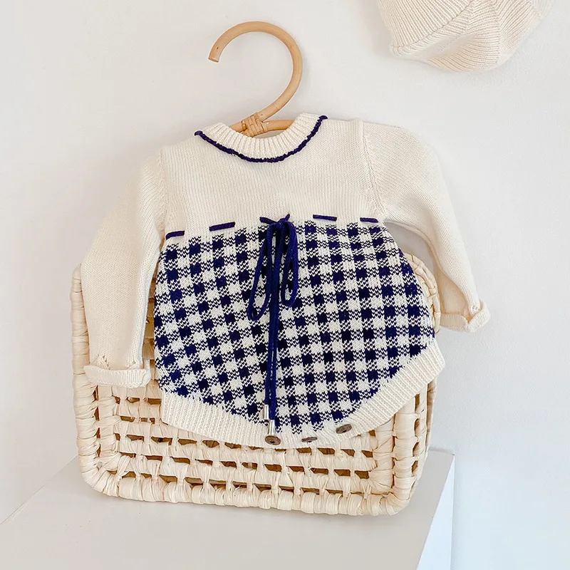 

The spring and autumn period and the needle garment yarn conjoined baby baby grid bag fart, triangle climb clothes