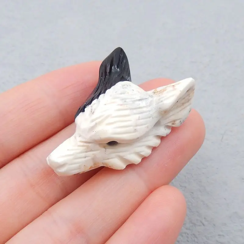Ожерелье из натурального обсидиана и Howlite с резной головой волка 36x23x14 мм 11 г |