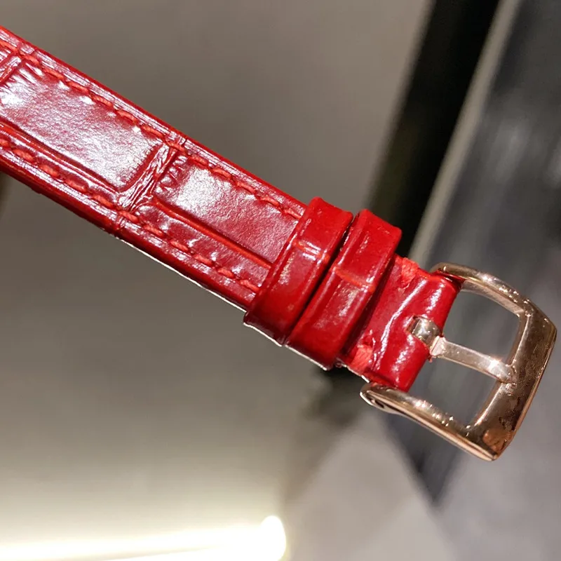 

2021 summer ladies new classic quartz watch glass lens, disc belt