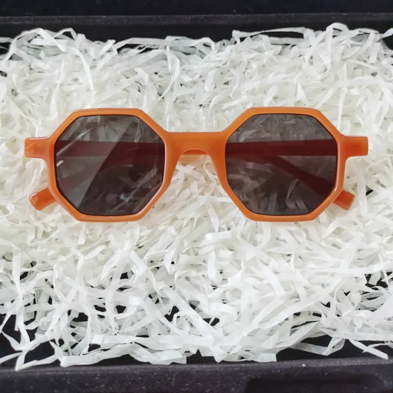 

Очки солнцезащитные женские шестиугольные в многоугольной оправе, винтажные модные UV400, с защитой от ультрафиолета, красные, синие, черные, ...