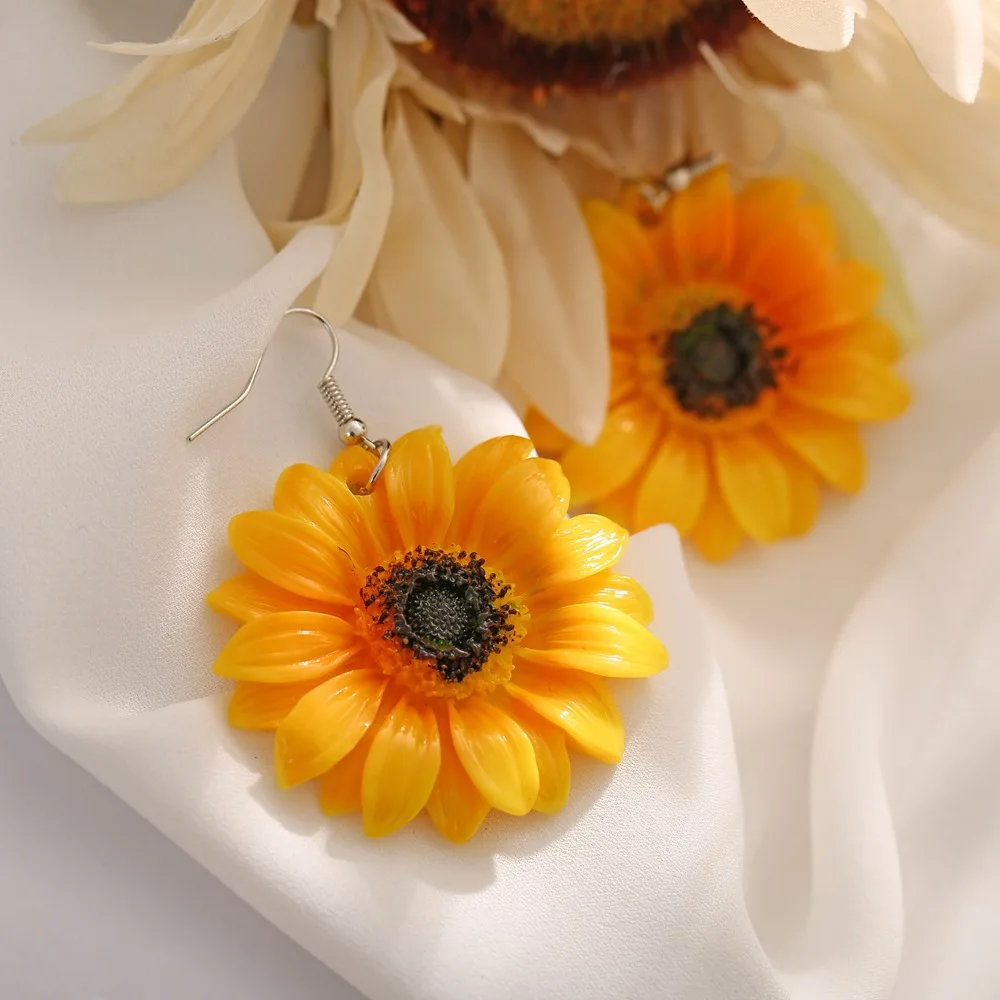 

New Popular Brand Jewelry Elegant Flower Stud Earrings for Women Gift Simple Style Daisy Statement Earrings