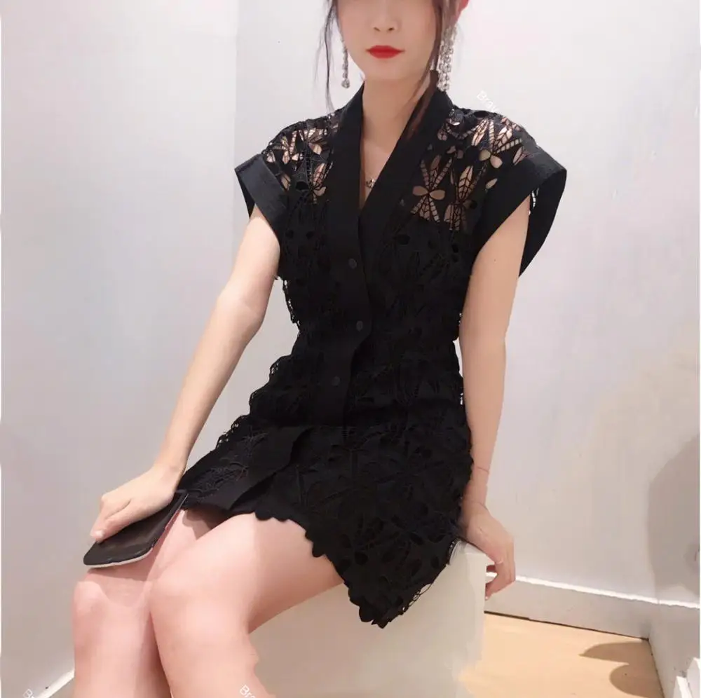 Женское платье ажурное на шнуровке с v-образным вырезом весна-лето 2019 | Женская