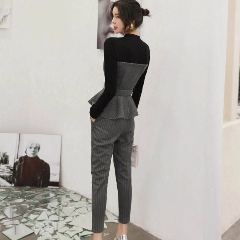 Женский офисный костюм из 2 предметов элегантный облегающий в полоску с