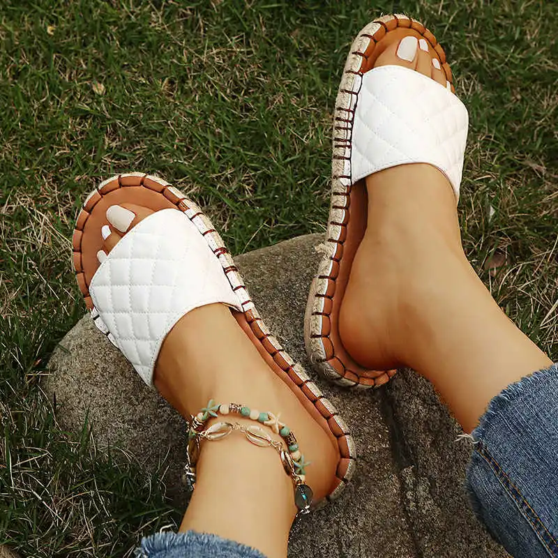 

Casual Soft Flat Beach Slippers Women Summer 2021 Plus Size Woven Low Heel Flip Flops Woman Outdoor Non Slip Slides 36-43