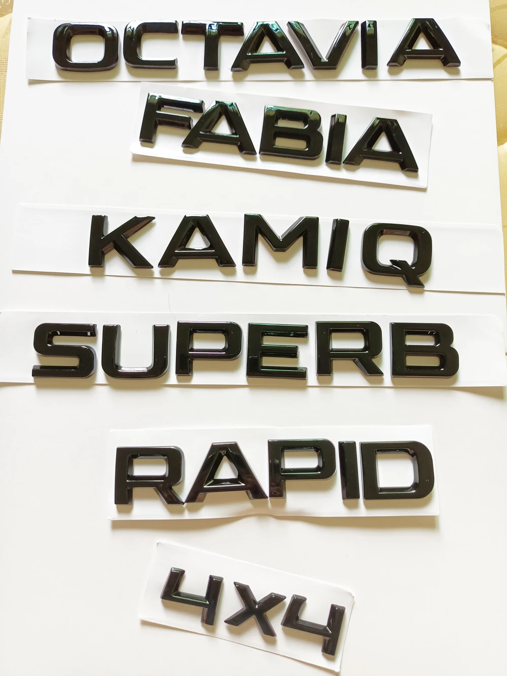 

Логотип-эмблема для Skoda FABIA KAMIQ KAROQ KODIAQ OCTAVIA RAPID SUPERB YETI