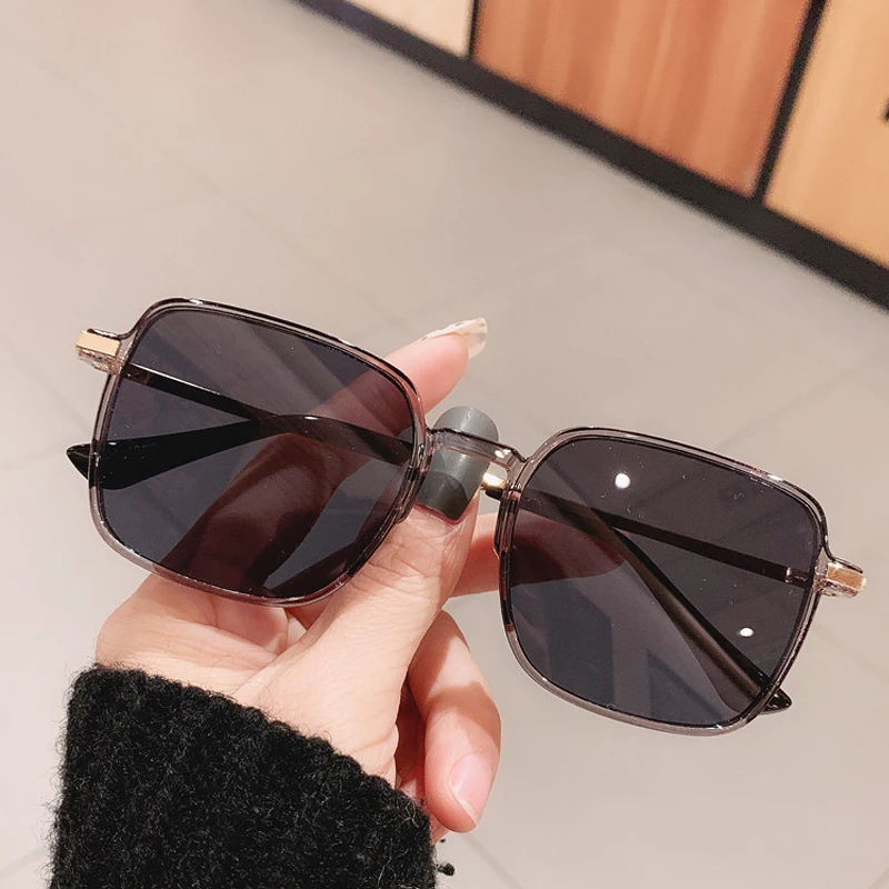 

2021 New Vintage Mattle Square Sunglasses Women Fashion Brand Designer Black Sun Glasses Female Show Shades Oculos Feminino