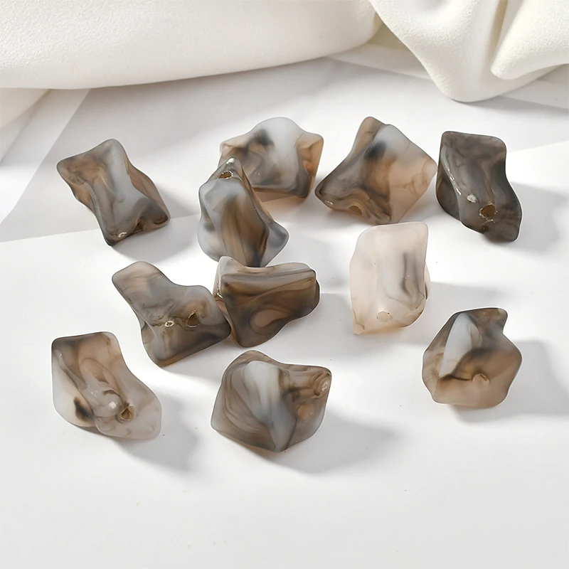 Серьги из полимерного материала неправильной формы с имитацией камня | Украшения