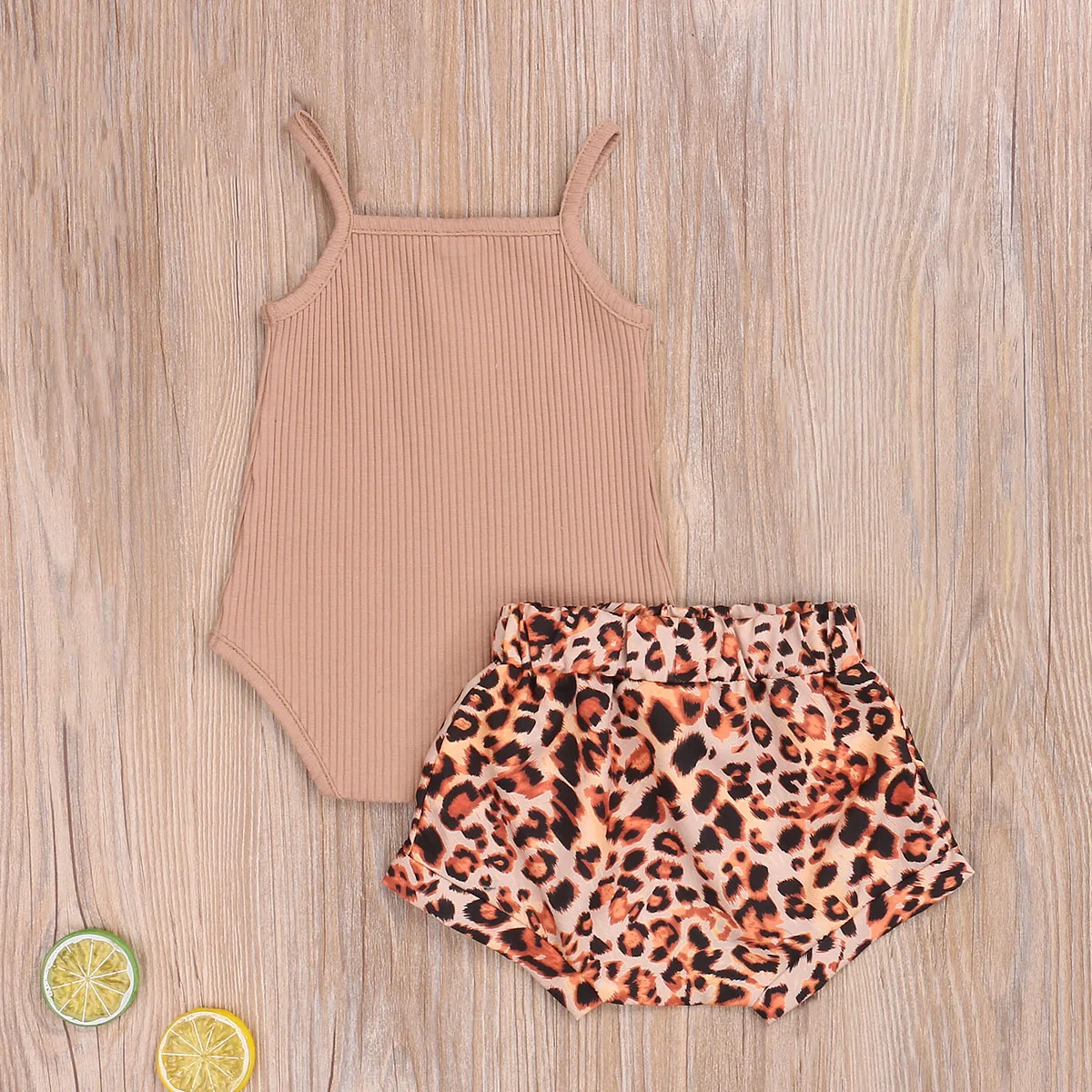 Комбинезон на пуговицах для новорожденных девочек + шорты с леопардовым принтом