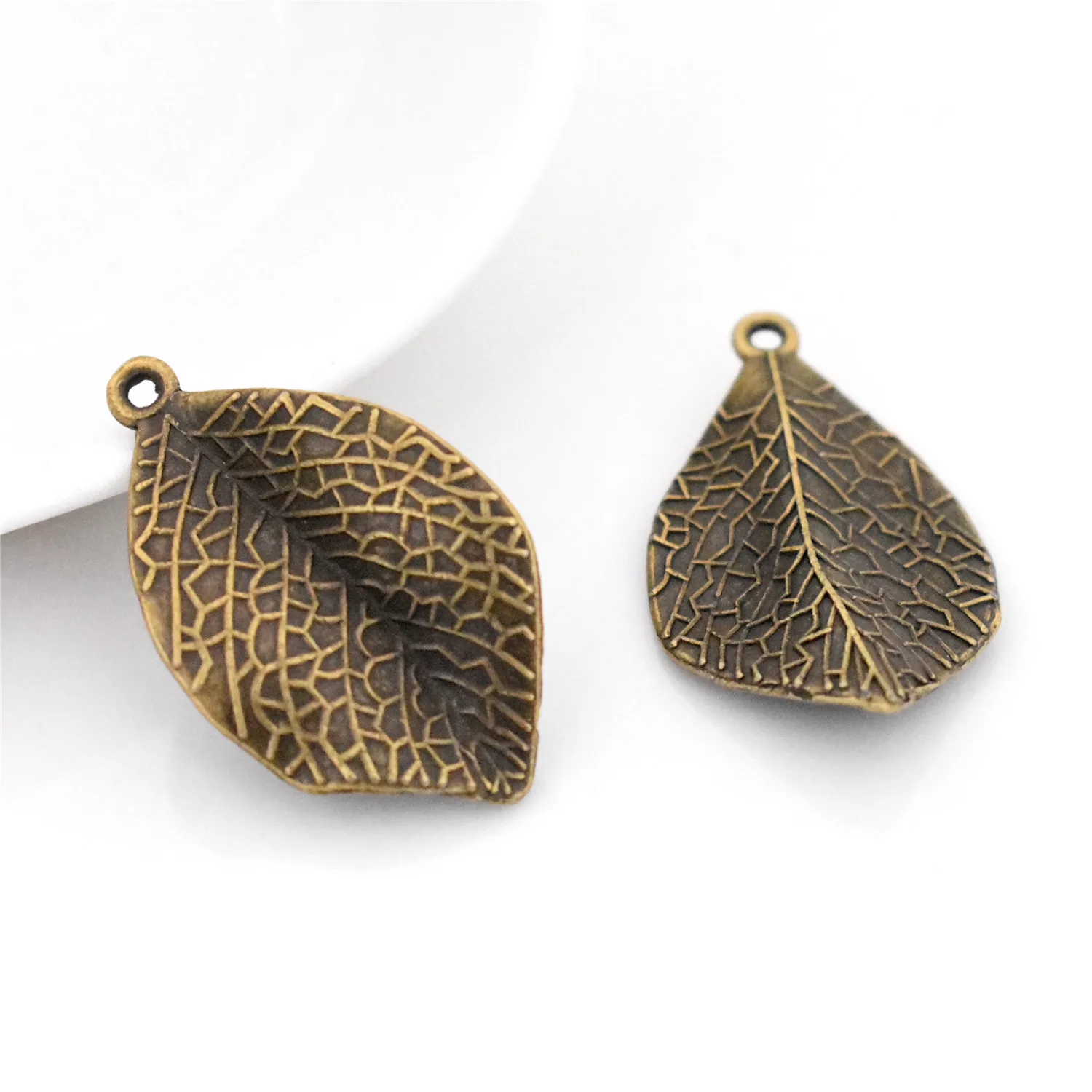 

10 шт./лот 33x19x4 мм античный бронзовый очаровательный кулон с листьями DIY Ручная работа ожерелье браслет брелок ювелирные аксессуары