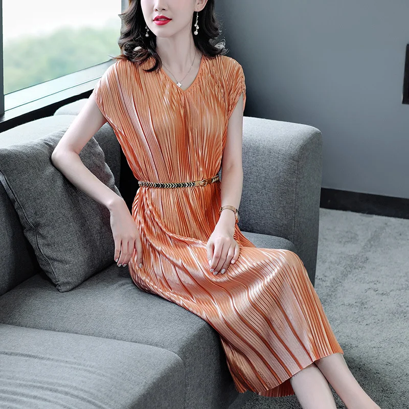 

LANMREM 2021 Summer New Loose Slim Medium Length Dress For Women Pleated V Neck Dresses Female Temperament 2T1373