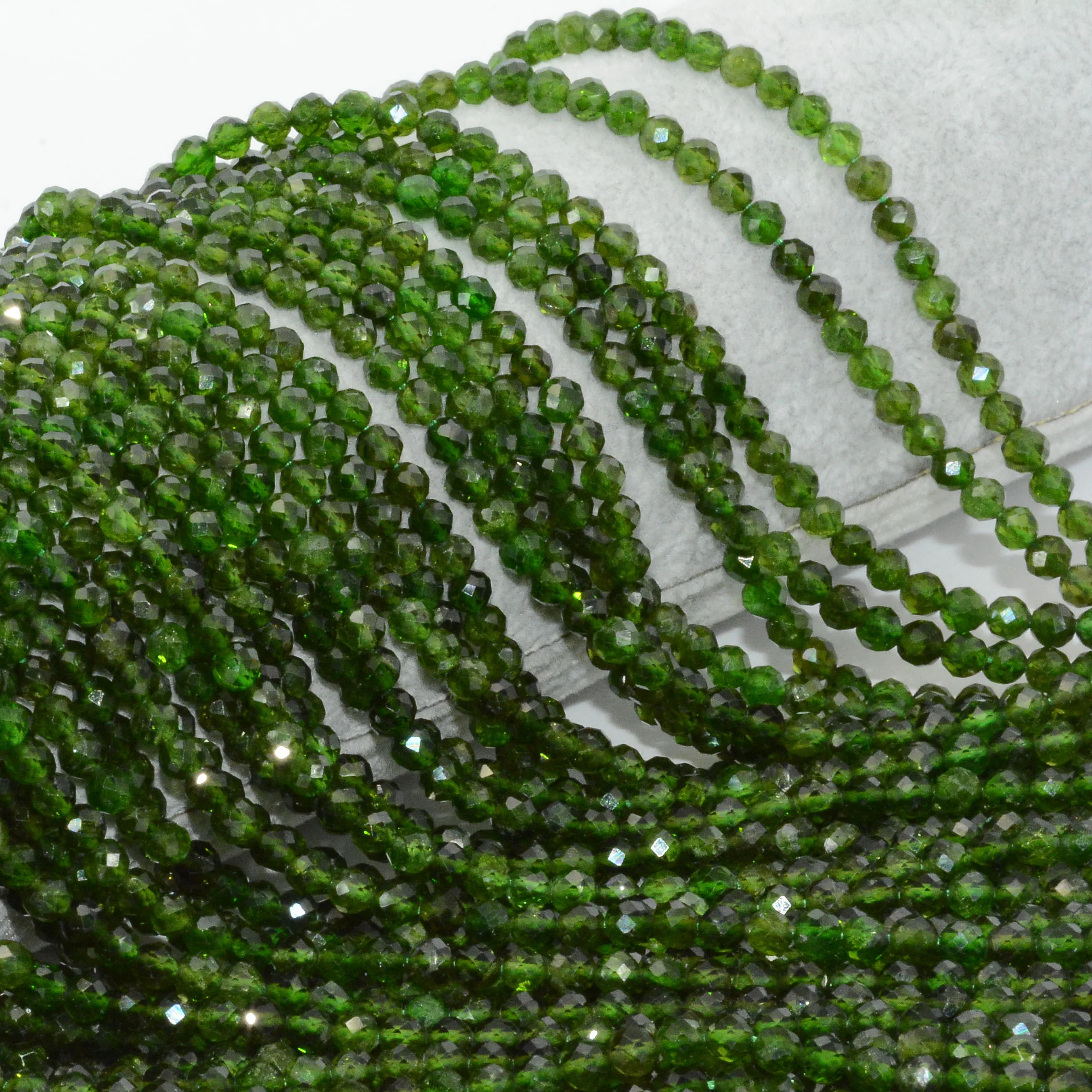 Натуральный хром Diopside граненые круглые бусины 4 мм/4,2 мм