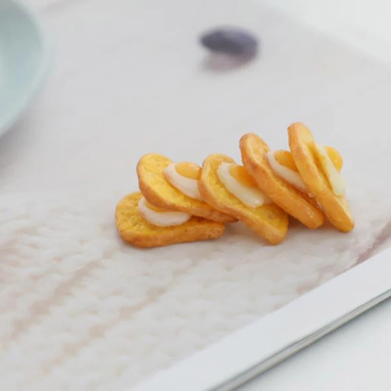 

New 1PC 1:12 Dollhouse Miniature Fried Eggs With Toast Decorative Craft Toys Accessories For Dollhouse Decoration