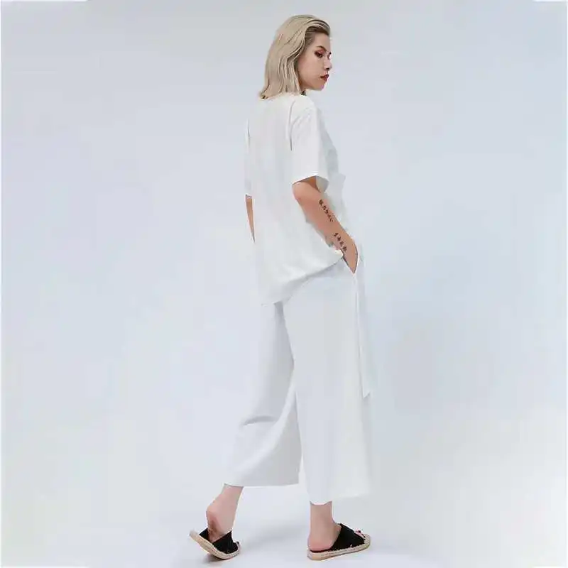 Женский комплект из двух предметов футболка с круглым вырезом и коротким рукавом