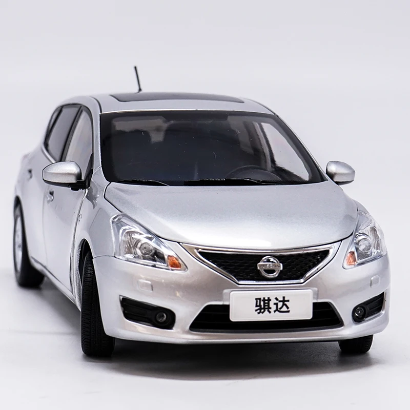 1:18 высокотщательная модель NISSAN TIIDA из сплава статические металлические модели