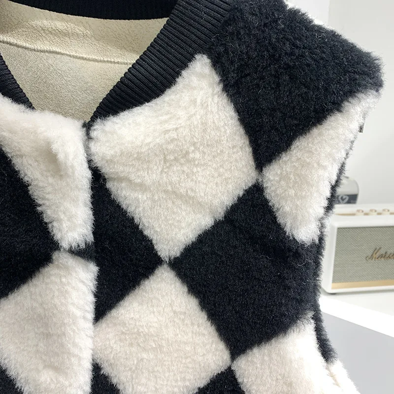 Winter Chic Designer Women's High Quality Black White Plaid Lamb Wool Fur Leather Waistcoat Vest Tops C116 enlarge