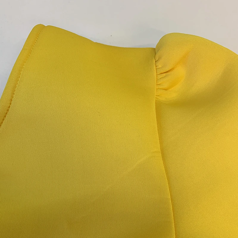 Женское платье на одно плечо желтое с длинным рукавом воланами русалочкой для