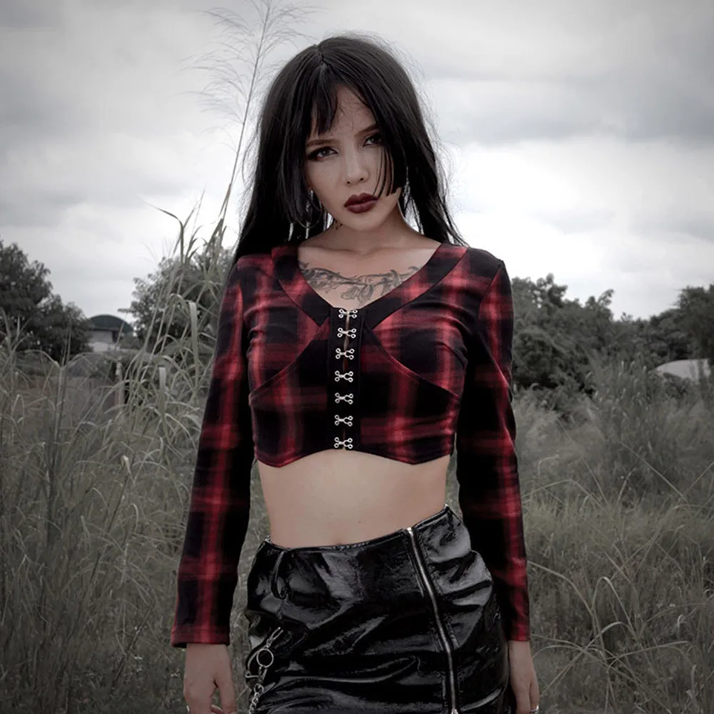 Красная клетчатая укороченная блузка рубашка в готическом стиле винтажная с v