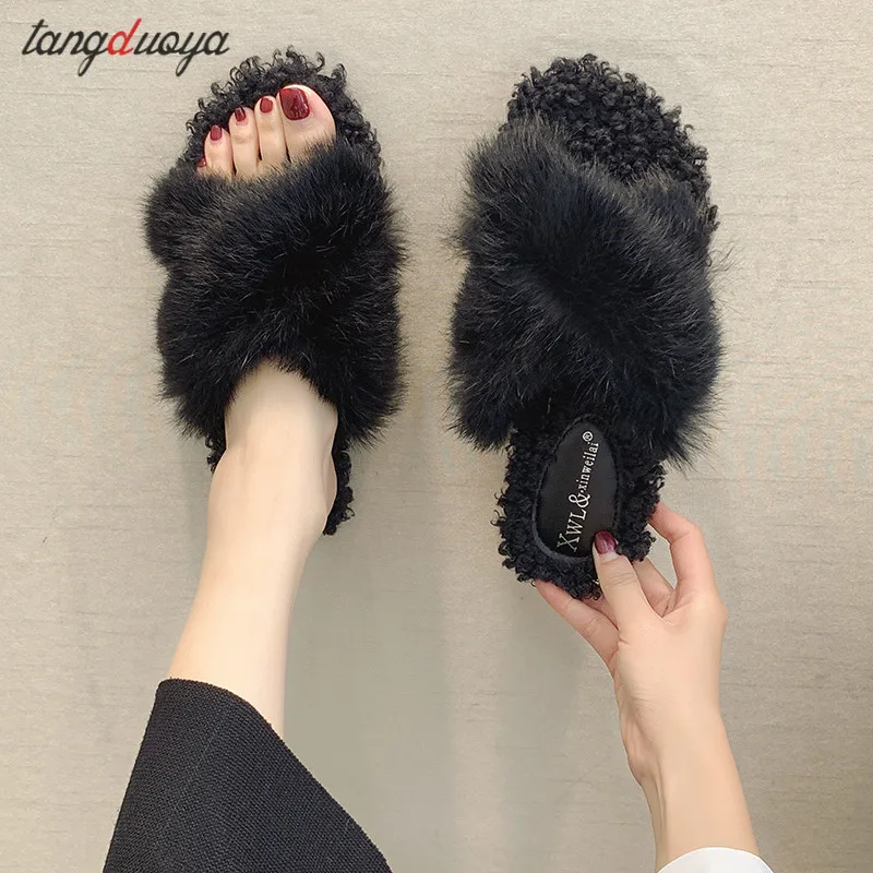 Белые меховые тапочки зимние плюшевые женские удобные домашние высокого