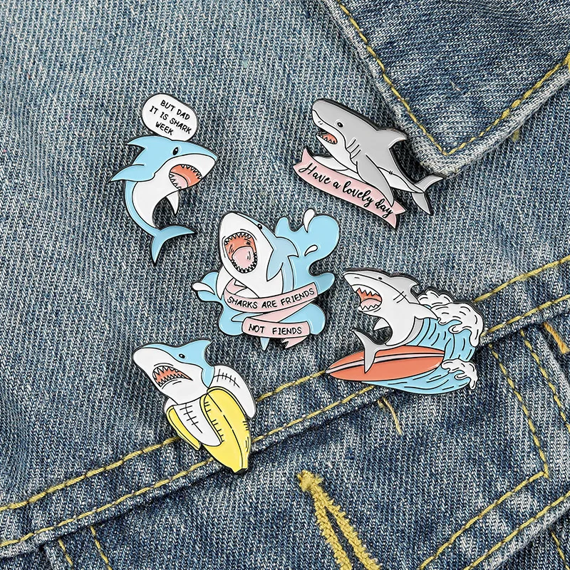 Эмалированная булавка Shark are Friends на заказ для лацкана в виде недели акулы банана