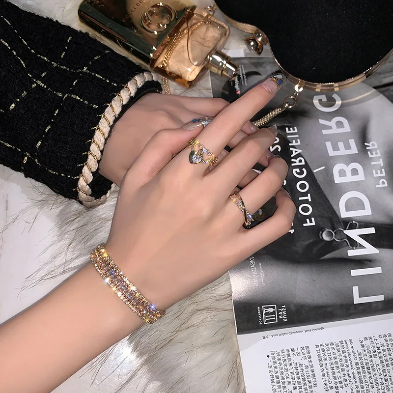 

Luxury Atmospheric Zircon Retro Geometry Cuff Bracelet For Women Exquisite Party Engagement Female Bracelets Jewelry Gift