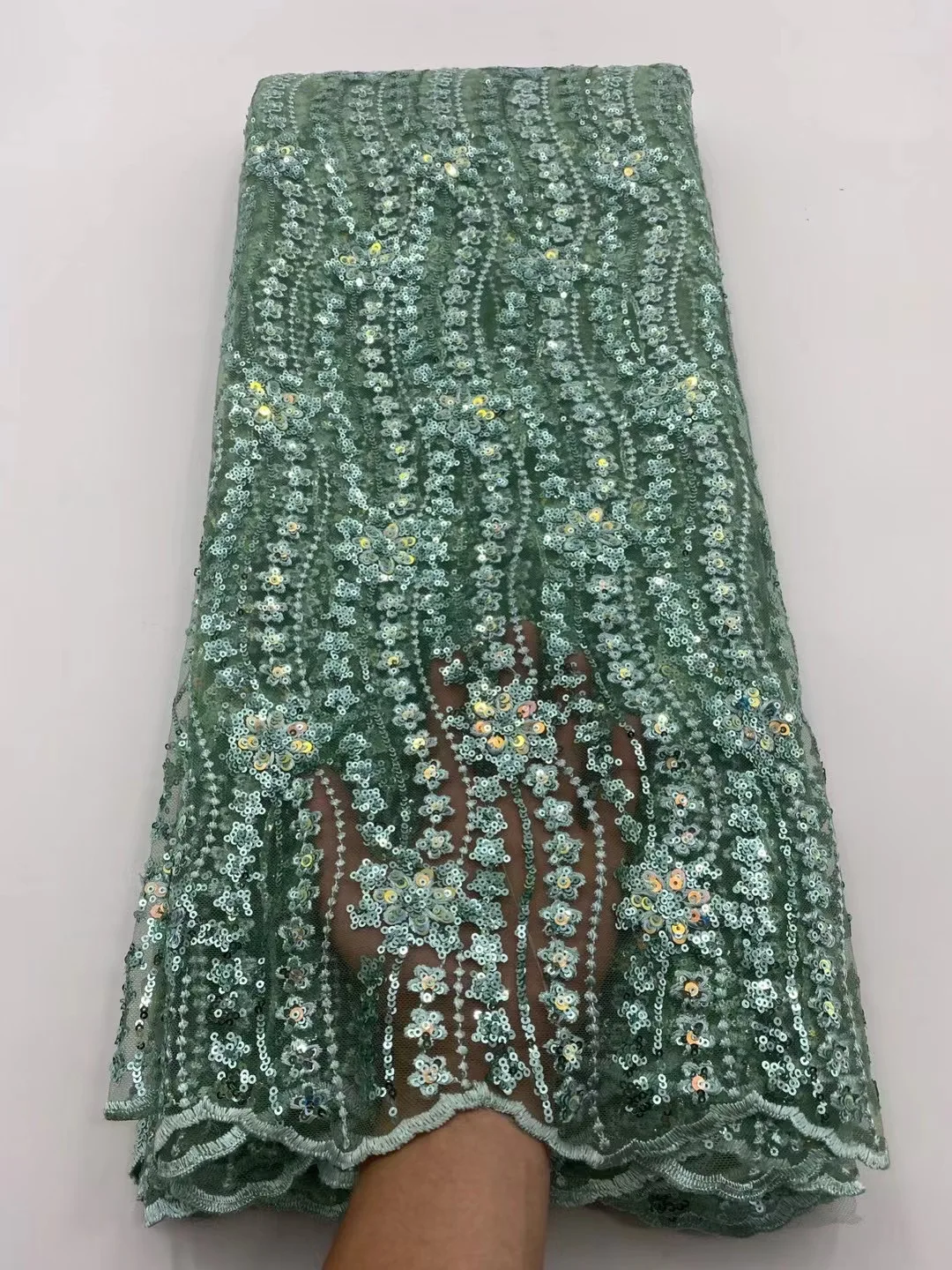 Promotional exquisite sequined tulle embroidery comfortable fabric suitable for fashionable ladies' skirts |