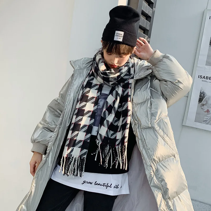 Женский шарф из искусственного кашемира длинный теплый в трехмерную клетку с