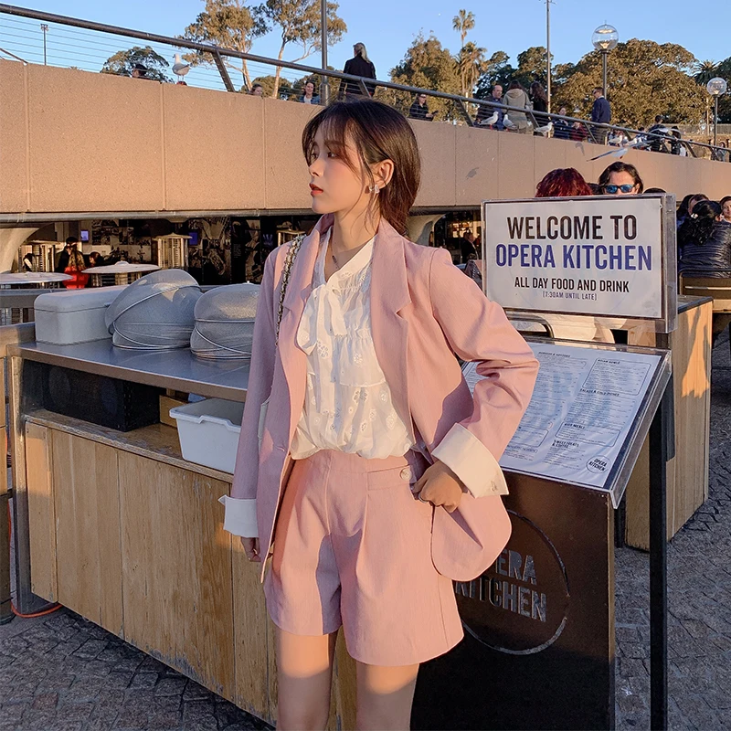 Женский осенний комплект из двух предметов Mishow блейзер с отложным воротником и