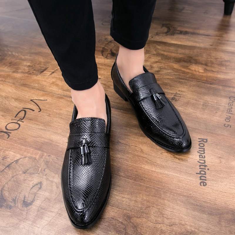 

Pointed Men Formal Business Brogue Shoes Luxury Men's Dress Shoes Male Casual Leather Wedding Party Loafers
