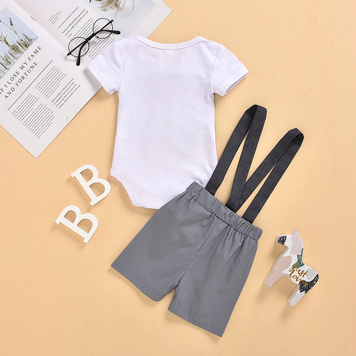 

2021Baby Boy Summer Clothing FakeTwo-piece Bow Tie Short-sleeved Suit Shorts Suit Gentleman Children's Clothing