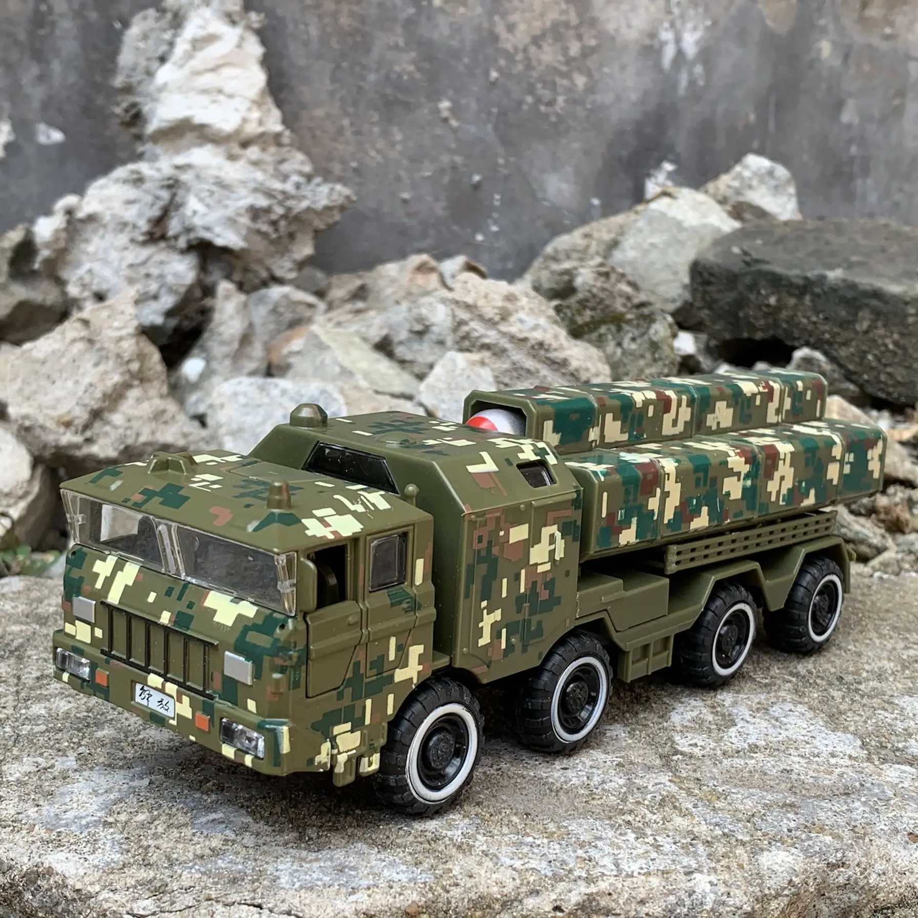 

New Special Offer Die-casting Metal Dongfeng DF15 Strategic Missile Launch Vehicle Model Scene Model Decoration Toys ForChildren