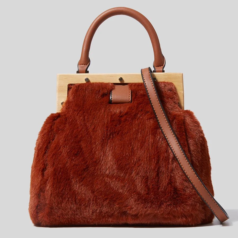 

Fashion Faux Fur Clip Shell Women Handbags Designer Wooden Shoulder Bags Luxury Soft Plush Crossbody Bag Lady Clutch Purses 2021