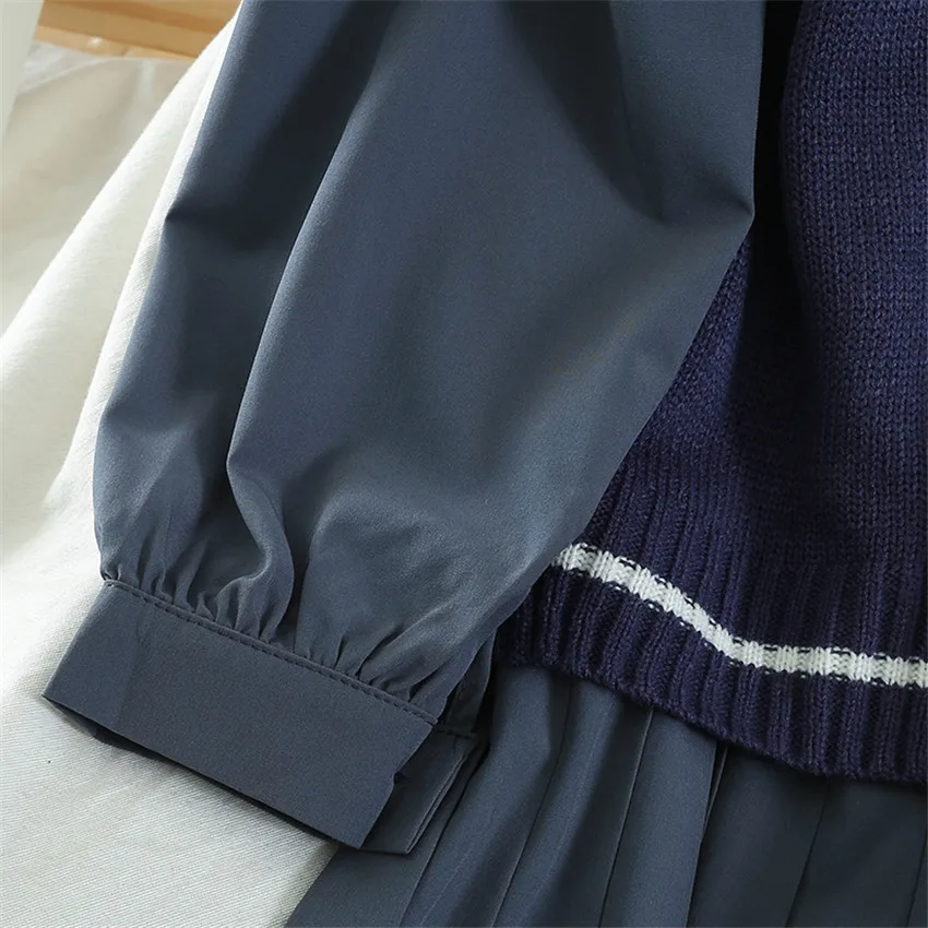 

Vintage Striped Sweater Vest Women Student V-neck Knitted All-match Chic Daily Sleeveless Waistcoat Womens 2 Piece