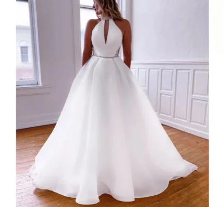 

244€ for this dress a 75cm veil, a pair of gloves and 4 meters train