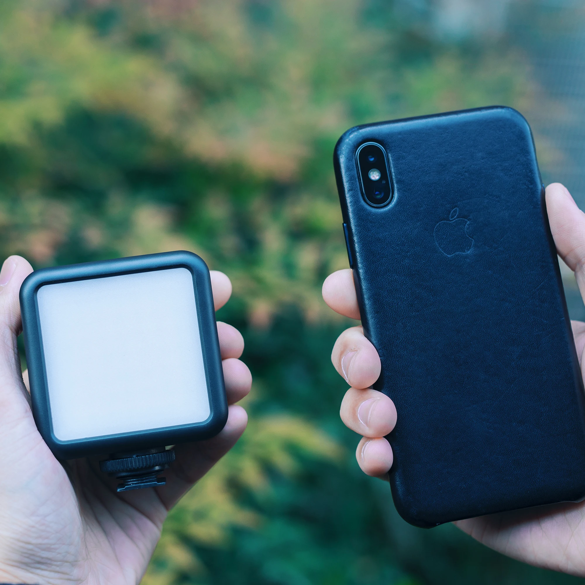 

Ulanzi VL49 6W Mini LED Video Light 2000mAh Built-in Battery 5500K Photographic Lighting Triple Cold Shoe 1/4 Screw for Vlogging