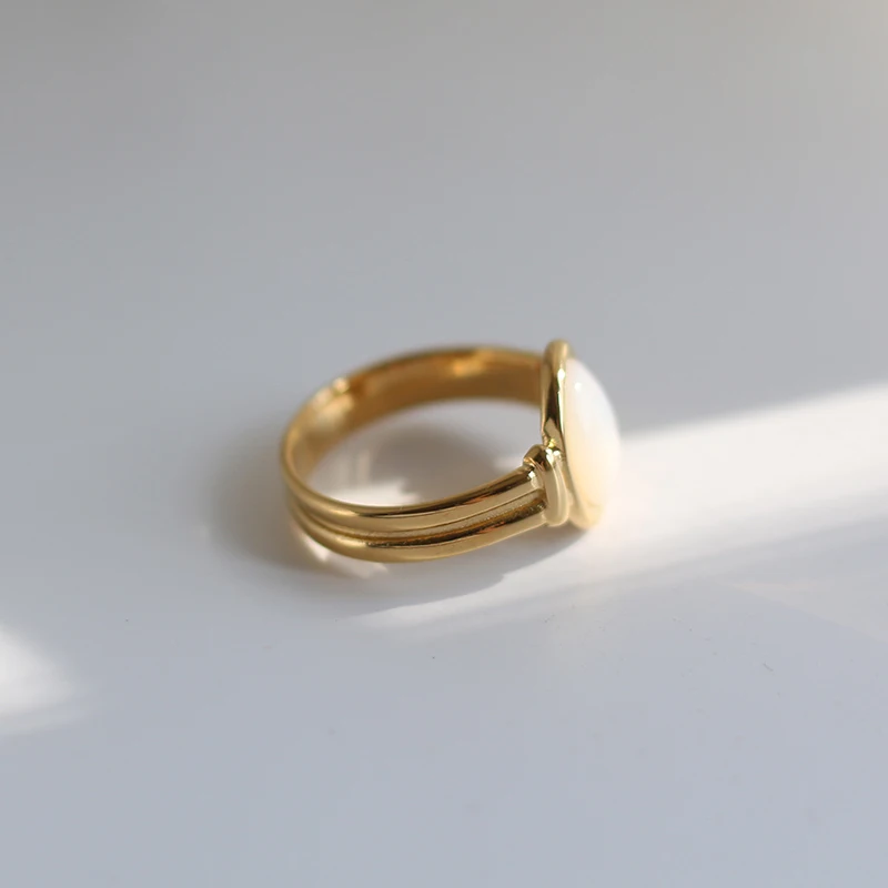 

Fashion Oval Natural Shell Ring High Quality Stainless Steel 18 K Metal Gold Texture Jewelry Women Girls Gift 2021 Trend