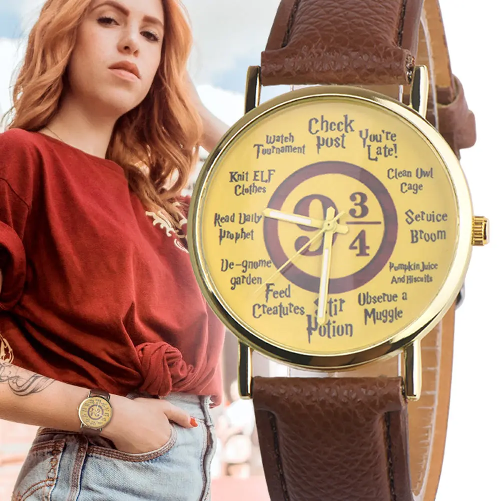 

Модные элегантные кварцевые наручные часы с прочным ремешком из искусственной кожи креативные часы с буквенным принтом и циферблатом повс...