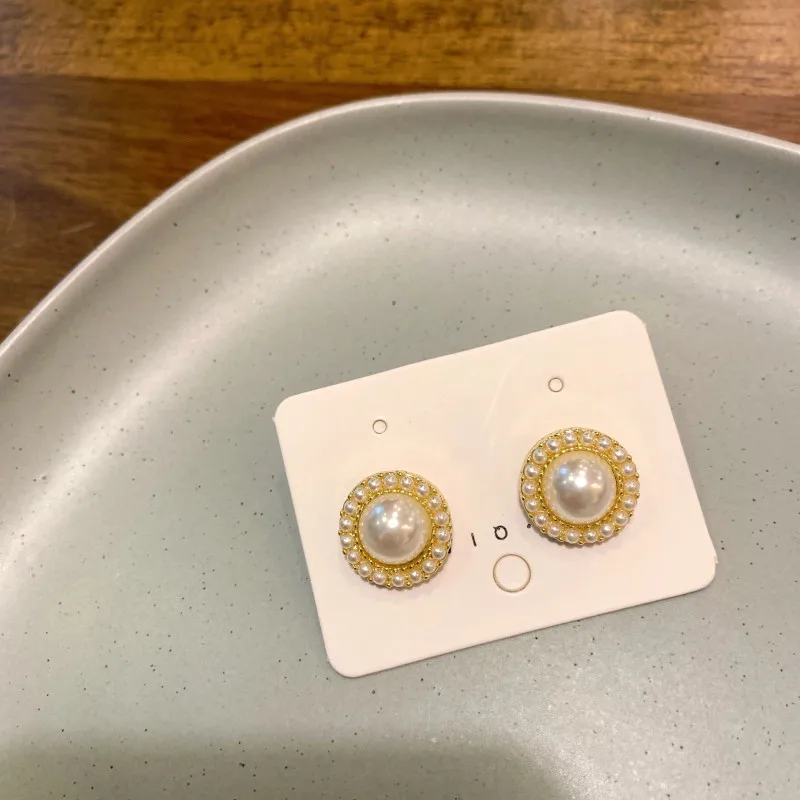 

2021 New Vintage Baroque Big Pearl Round Stud Earrings Women Fashion Temperament Ear Clip On Earrings Wedding Bridal Jewelry